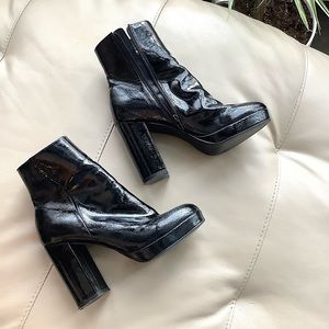 Design Lab Black Glossy Ankle Boots